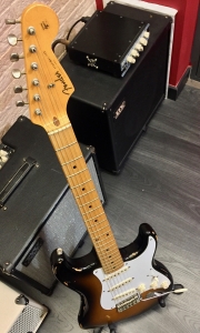 FENDER Vintage '57 • equipped with Blender on the II Tone